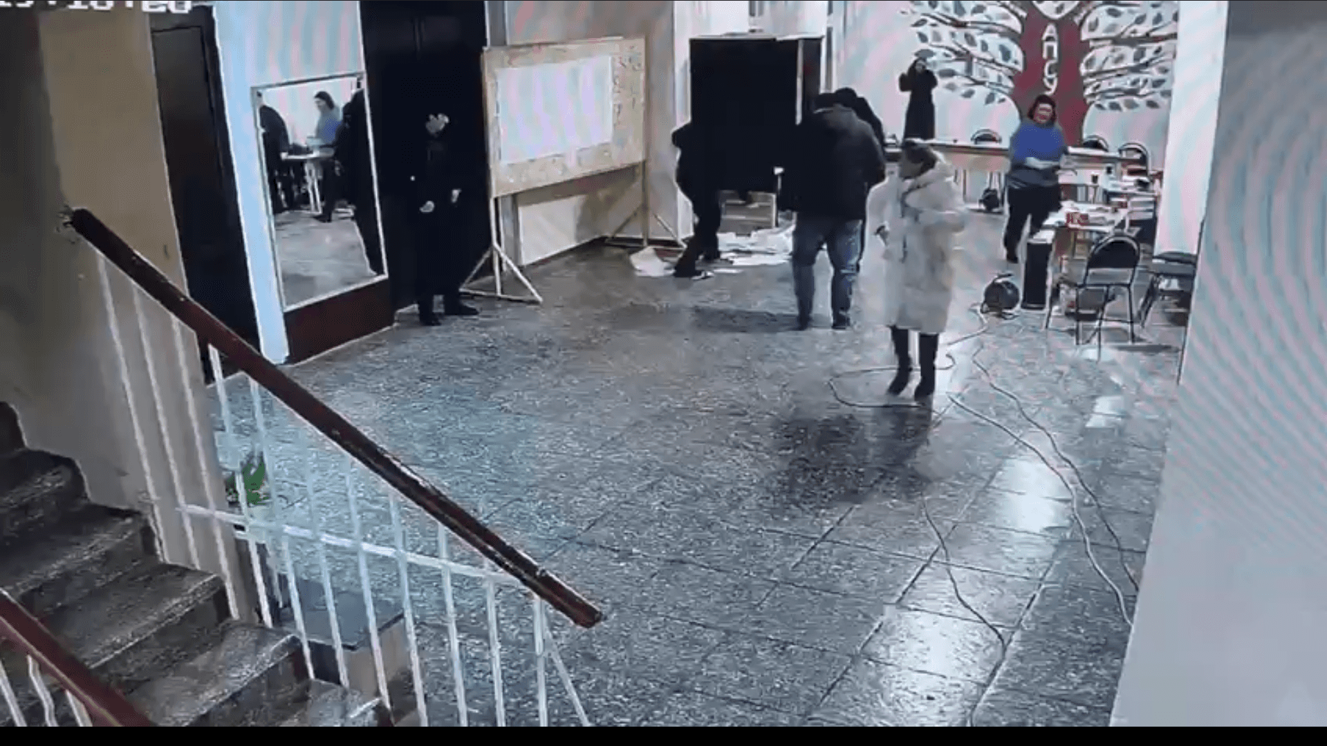 Неизвестные напали на избирательный участок в Абхазии. Там прошел второй тур выборов президента