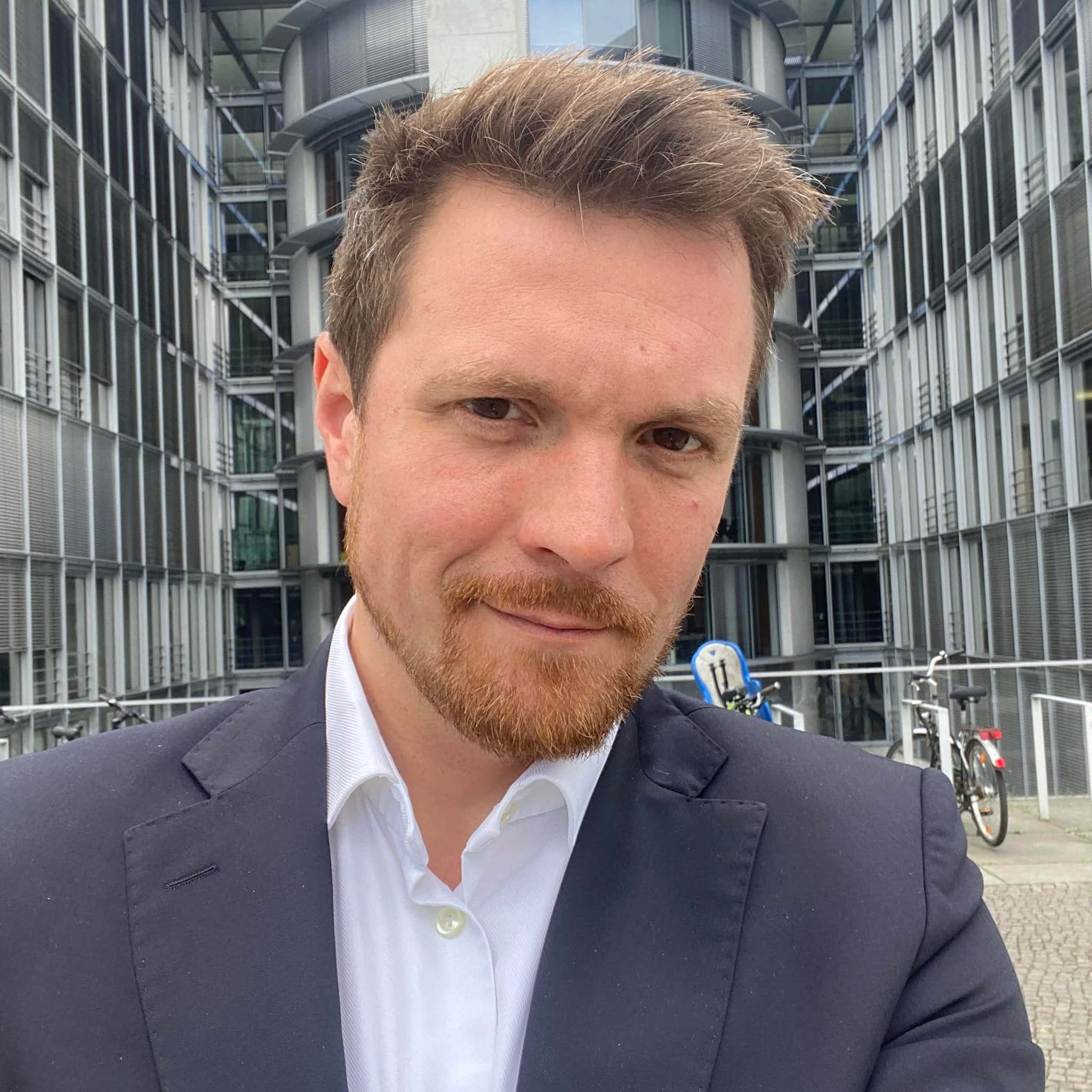 Депутат бундестага нанял на работу связанного с ФСБ россиянина. Он отвечал за контакты с российской оппозицией — FAZ