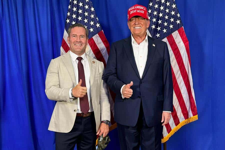 Трамп заявил, что его советник, добавивший журналиста в секретный чат, — «хороший парень». Он мог нарушить сразу несколько законов — эксперт