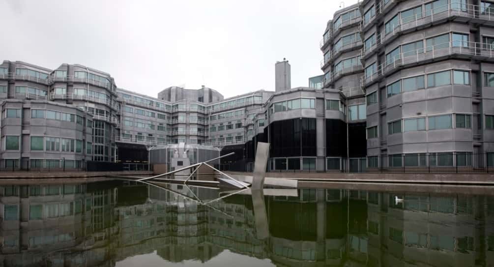 Разведка Нидерландов заявила, что страна в серой зоне между миром и войной, а также обвинила Россию в кибератаках и подготовке диверсий