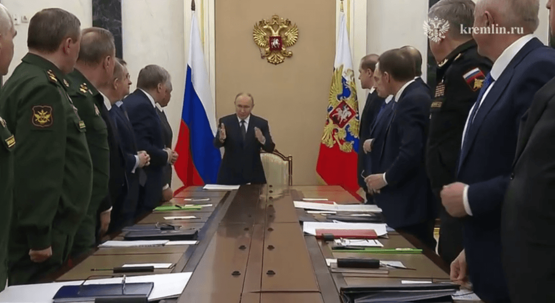 Российская и украинская делегации — в Турции. Накануне Путин провел совещание «по подготовке предстоящих переговоров»