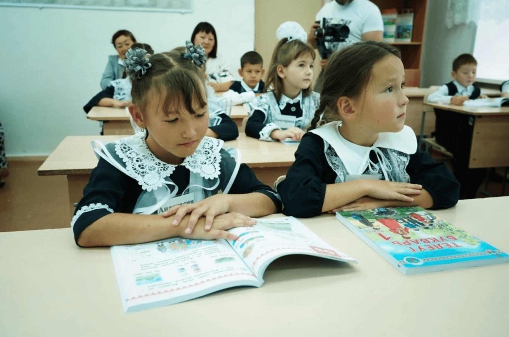 Путин утвердил основы новой языковой политики: русский — как идеология, принудительная кириллица для всех, единая методика в школах