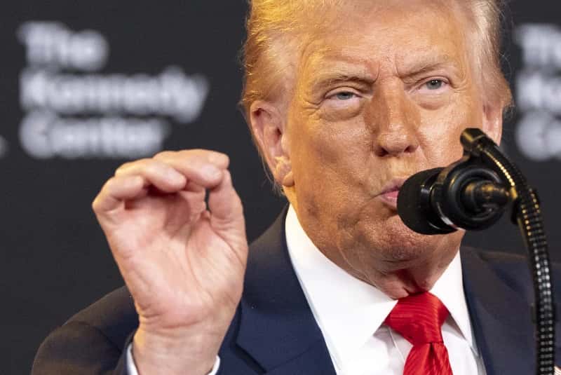 Администрация Трампа проверит 55 миллионов обладателей виз США на предмет нарушений