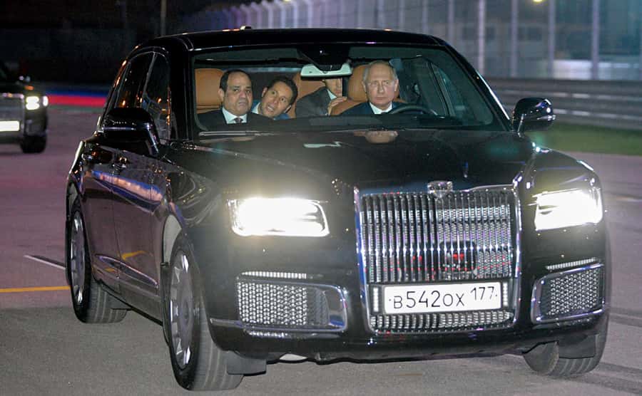 Проект люксовых авто Aurus, на которых ездит Путин, заморожен из-за нехватки денег. Детали для отечественного двигателя возили из-за границы