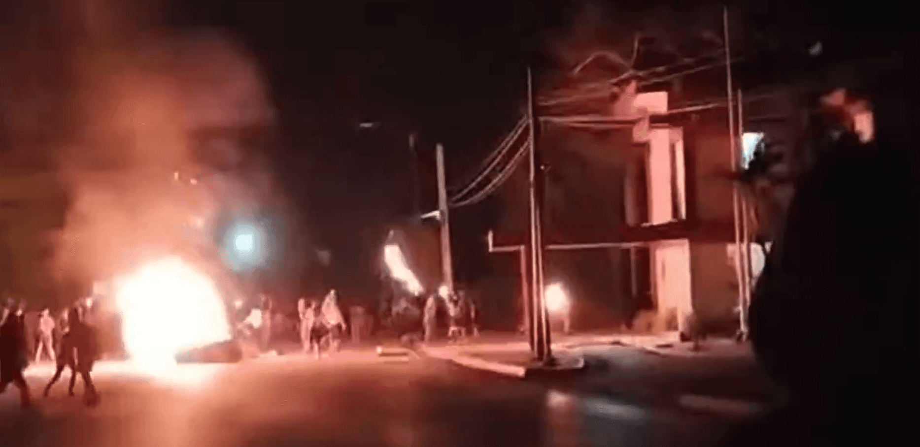 Протестующие из-за отключений электроэнергии на Кубе напали на офис Коммунистической партии в Мороне