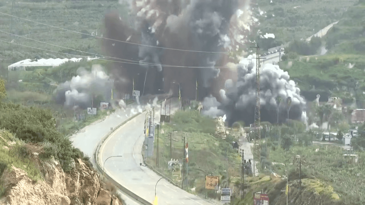 ЦАХАЛ получил приказ уничтожить все мосты через Литани и ускорить снос домов на юге Ливана. В Бейруте это назвали подготовкой вторжения