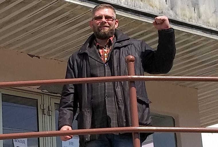 Сотрудник «Сургутнефтегаза» порезал руки ножом в кабинете директора из-за низкой зарплаты