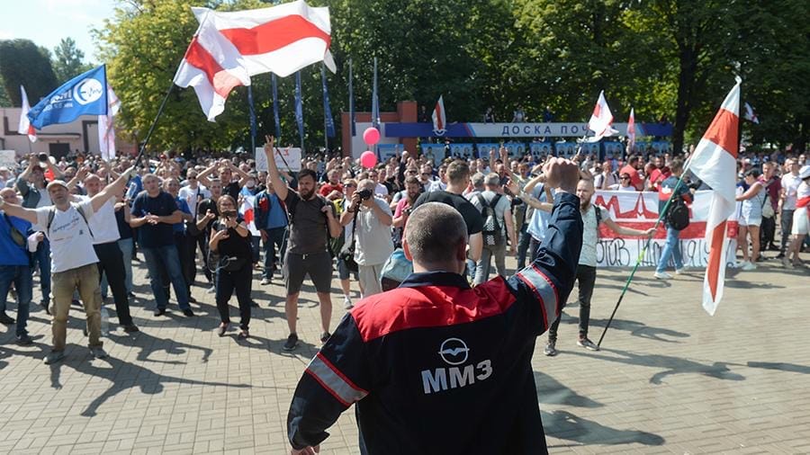 «Он диктатор, который развалил экономику». Что бастующие белорусские рабочие говорят о Лукашенко, репрессиях и будущем протеста