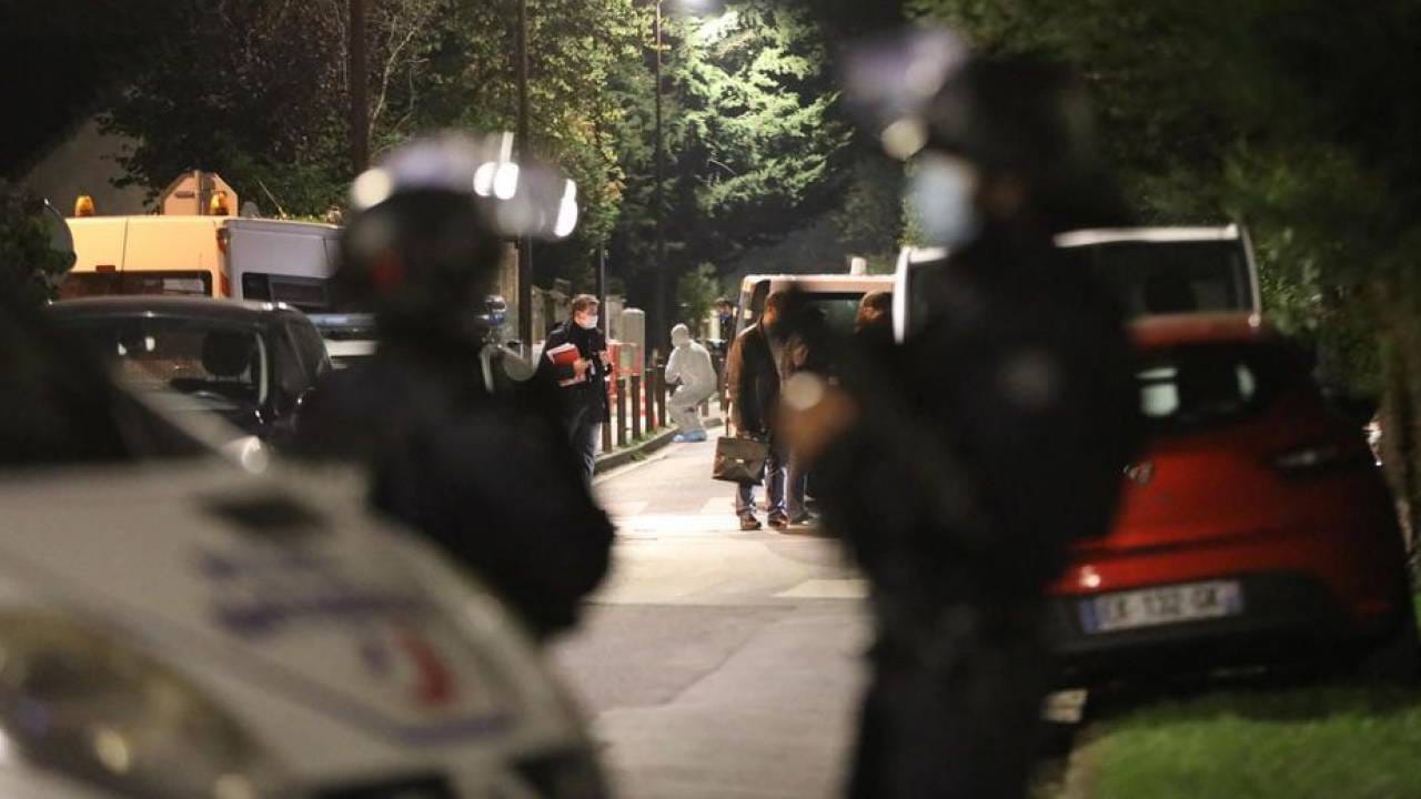 По делу об убийстве учителя истории в Париже арестованы 4 человека