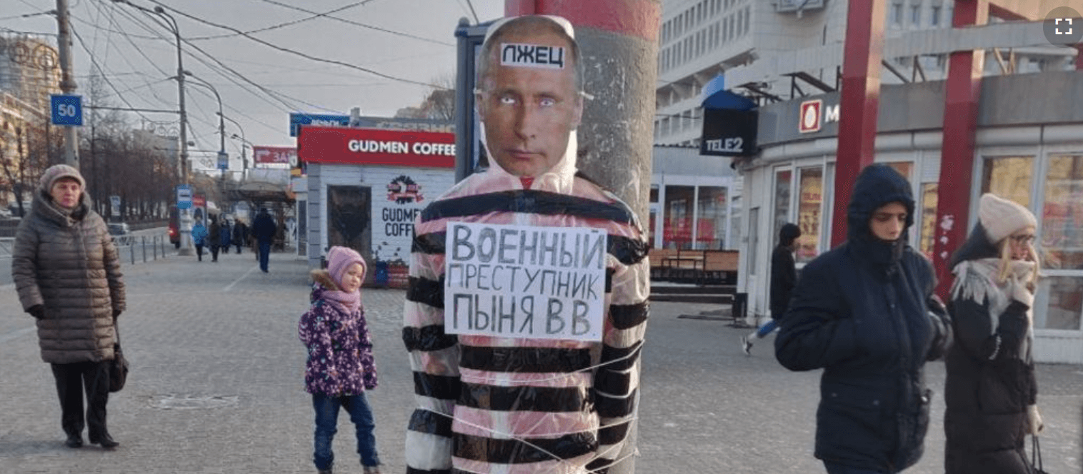 В Перми участнику акции с чучелом Путина суд заменил реальный срок на условный