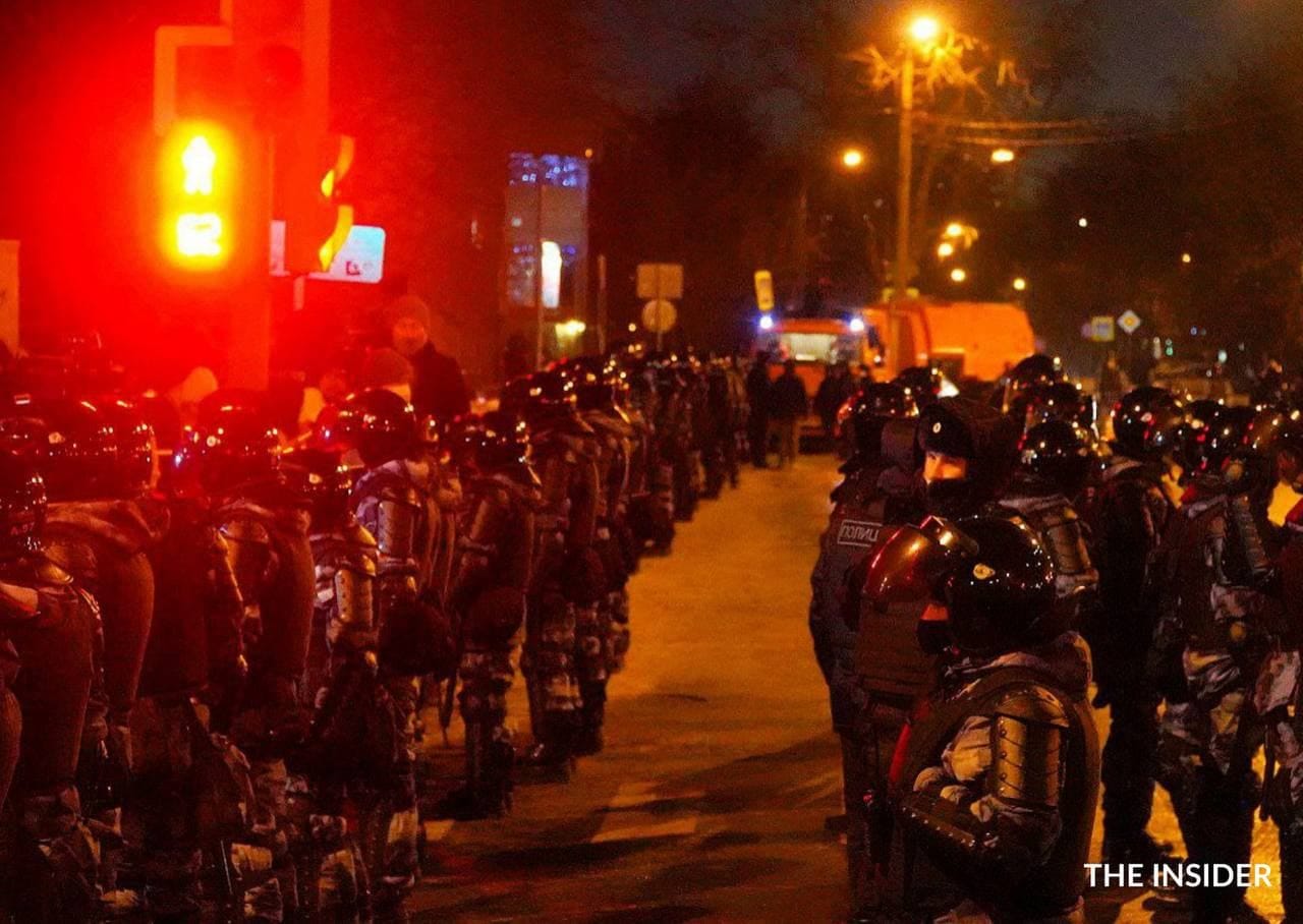 Вечер после приговора Навальному. Онлайн