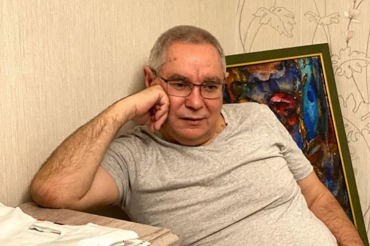 «Отец содержится в ненадлежащих условиях: их пятеро в камере, рассчитанной на четверых, они спят посменно» — Иван Жданов