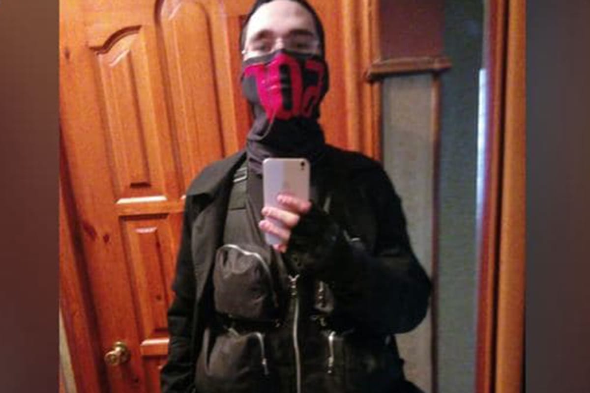 Тихоня — «бог»: что известно о школьном стрелке из Казани, которому Росгвардия выдала разрешение на оружие