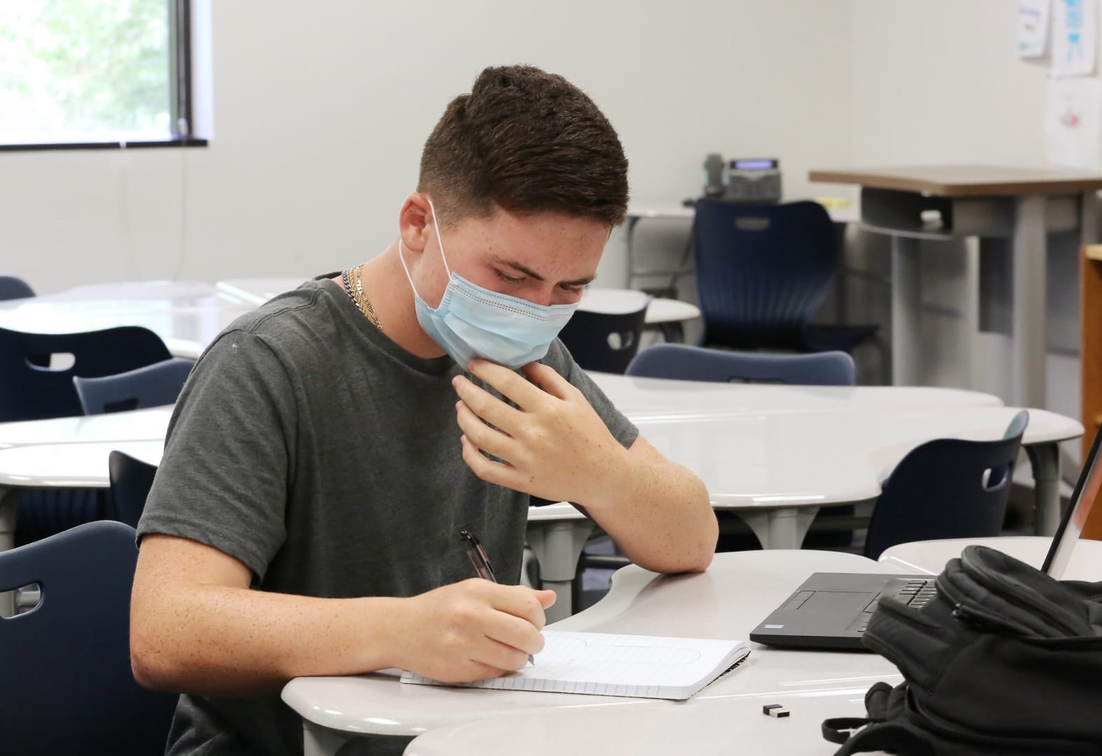 В Москве 11 подростков получили первый компонент вакцины  «Спутник V»