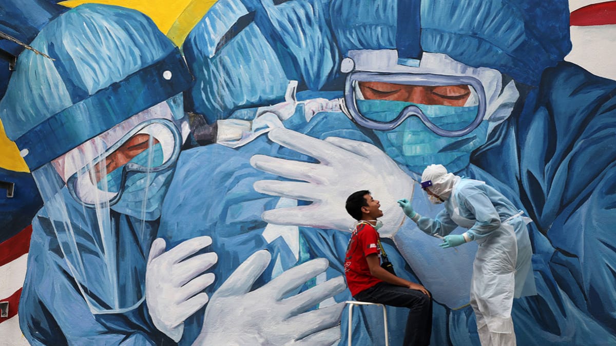 ВОЗ объявила о начале третьей волны пандемии