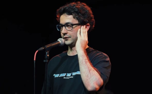 МВД признало пожизненно нежелательным пребывание комика Идрака Мирзализаде в России