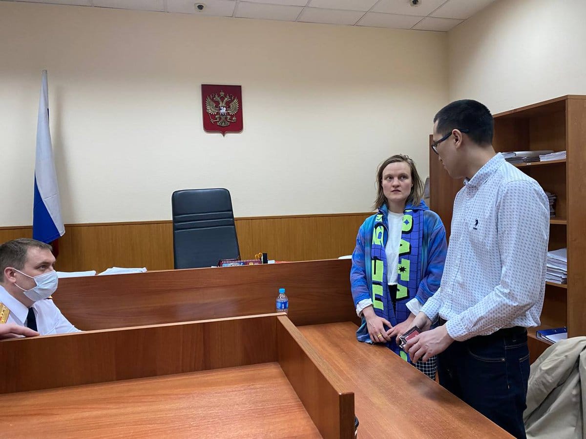 Суд оставил фигурантке дела DOXA защитника по назначению в нарушение закона об адвокатуре