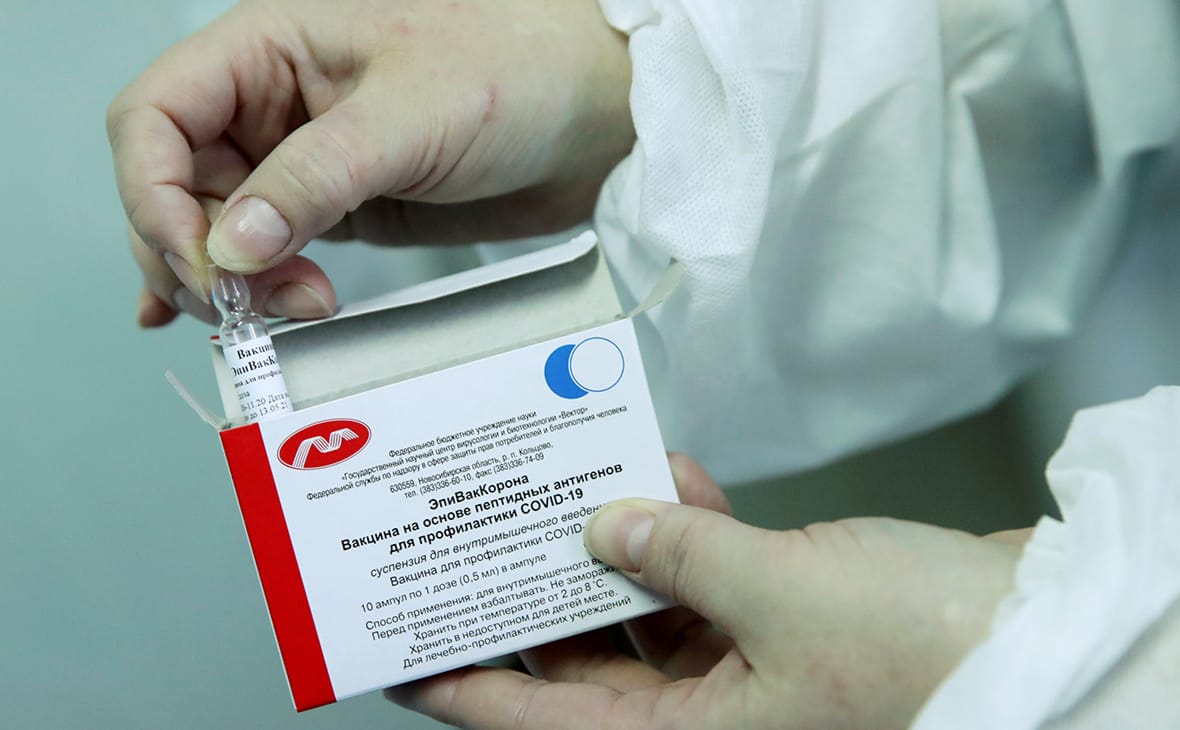 Разработчики заявили, что «ЭпиВакКорона» эффективна против «омикрона». До этого она провалила все независимые испытания