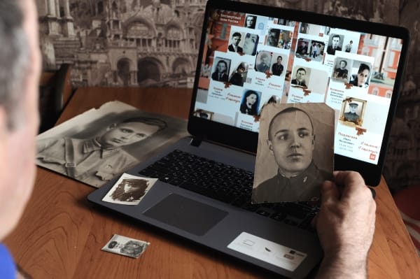 Сушка носков у Вечного огня, комментарии в соцсетях, фотография Власова. За что против россиян возбуждают дела о «реабилитации нацизма»