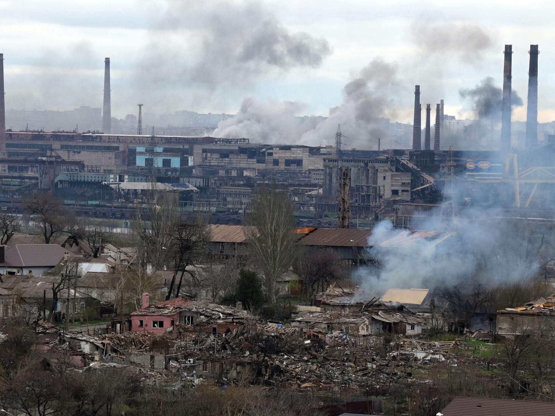 На «Азовстали» введен режим тишины. Территорию завода смогли покинуть 20 мирных жителей
