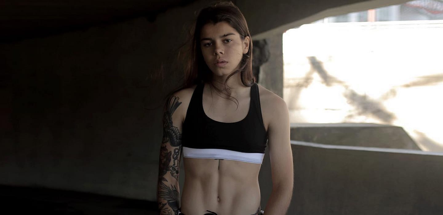 Футболистка Надежда Карпова стала первой профессиональной спортсменкой из России, сделавшей каминг-аут. Она также высказалась против войны