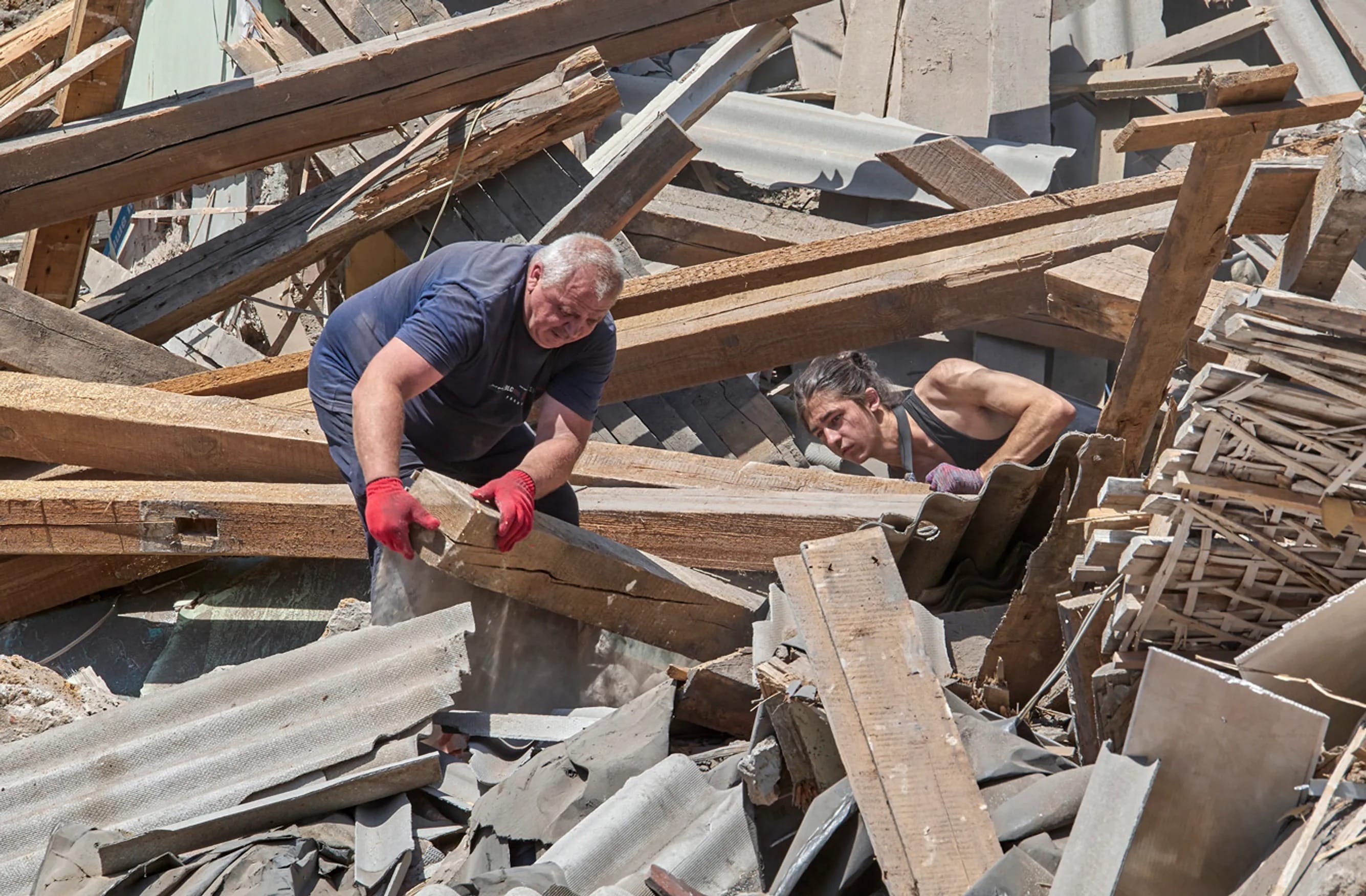 В результате российского вторжения было разрушено около 30% инфраструктуры Украины — украинские власти