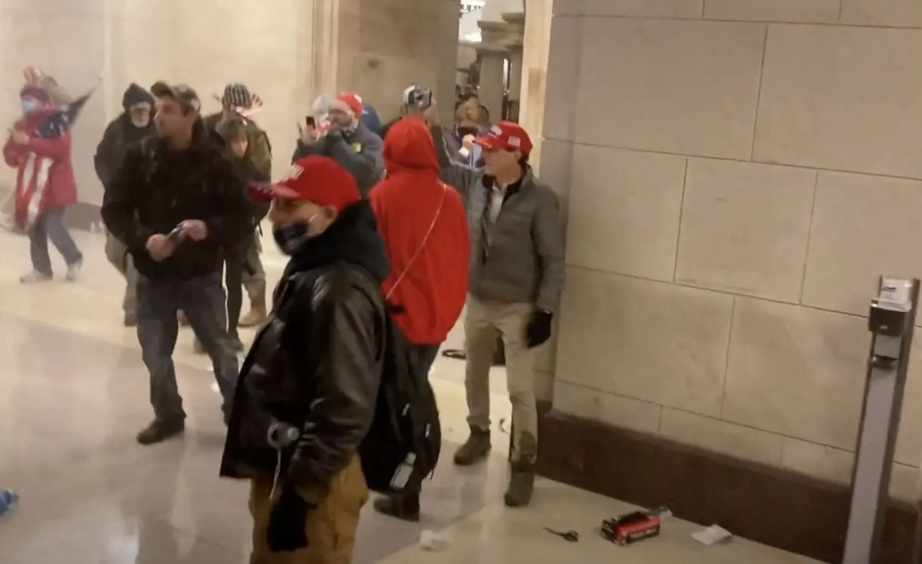 NYT: американский блогер, связанный с Константином Малофеевым, снимал штурм Капитолия для российской пропаганды