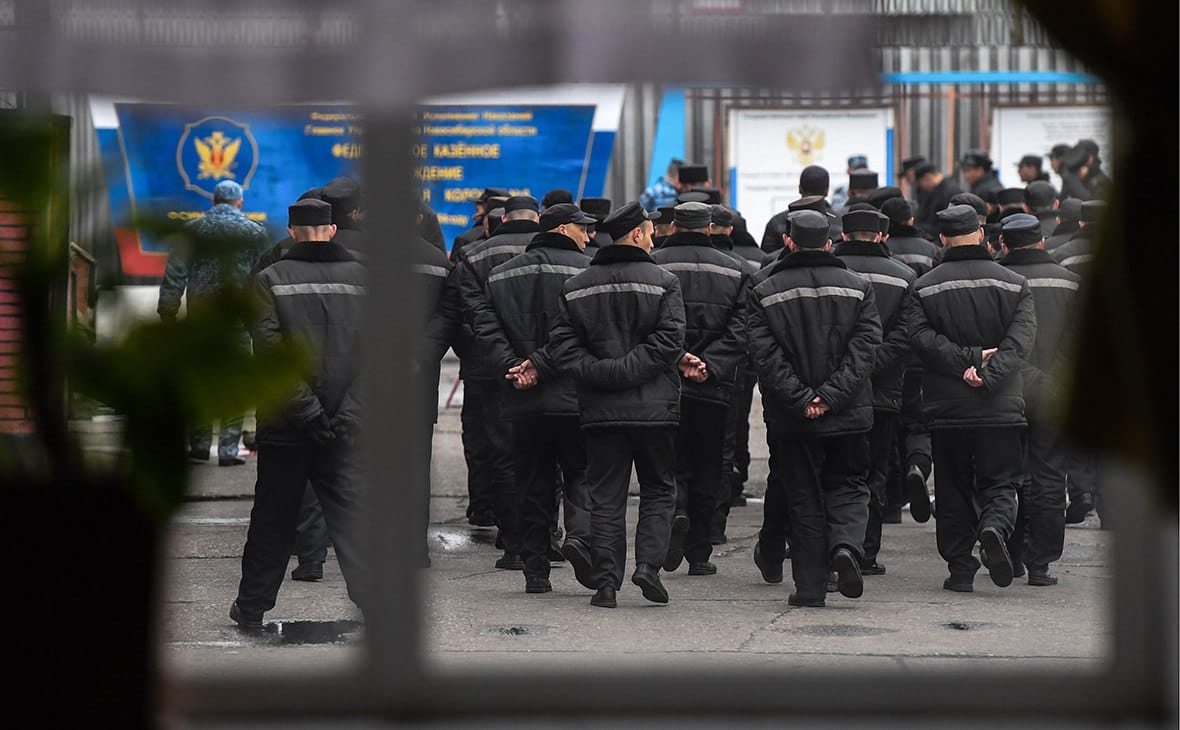 ЧВК «Вагнер» вербует заключенных колоний Петербурга, чтобы те шли впереди и «искали нацистов» на Донбассе — «Важные истории»