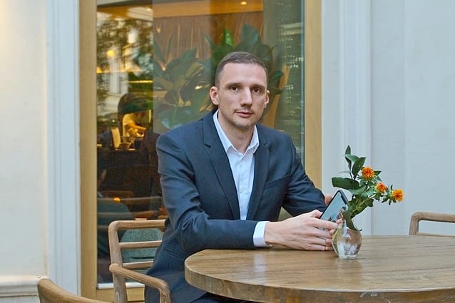 Бизнес Starbucks в России покупает бизнесмен, связанный с Подольской ОПГ