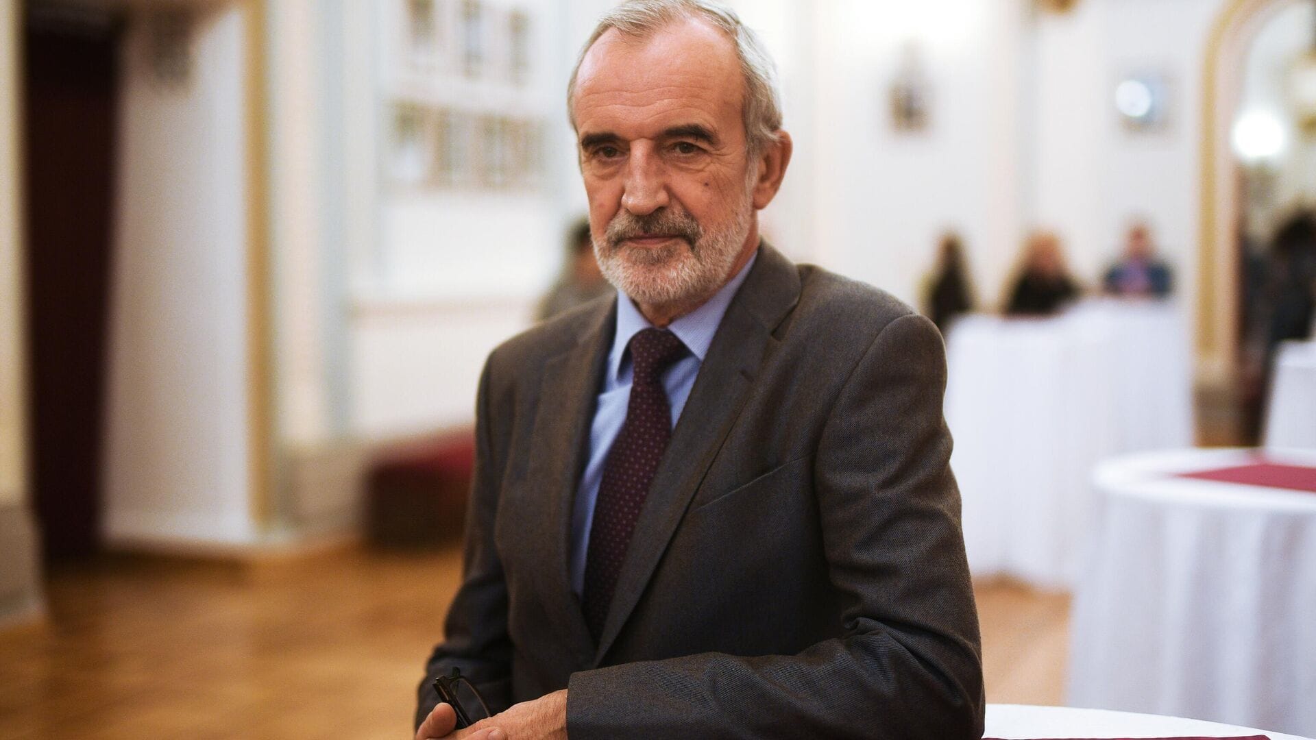 Театр в Кемерово по приказу Минкульта заклеил на афишах имя режиссера Туминаса, выступившего против войны