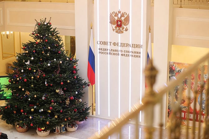 Новогодние елки для Совета Федерации и Счетной палаты закупают в «недружественной» Польше