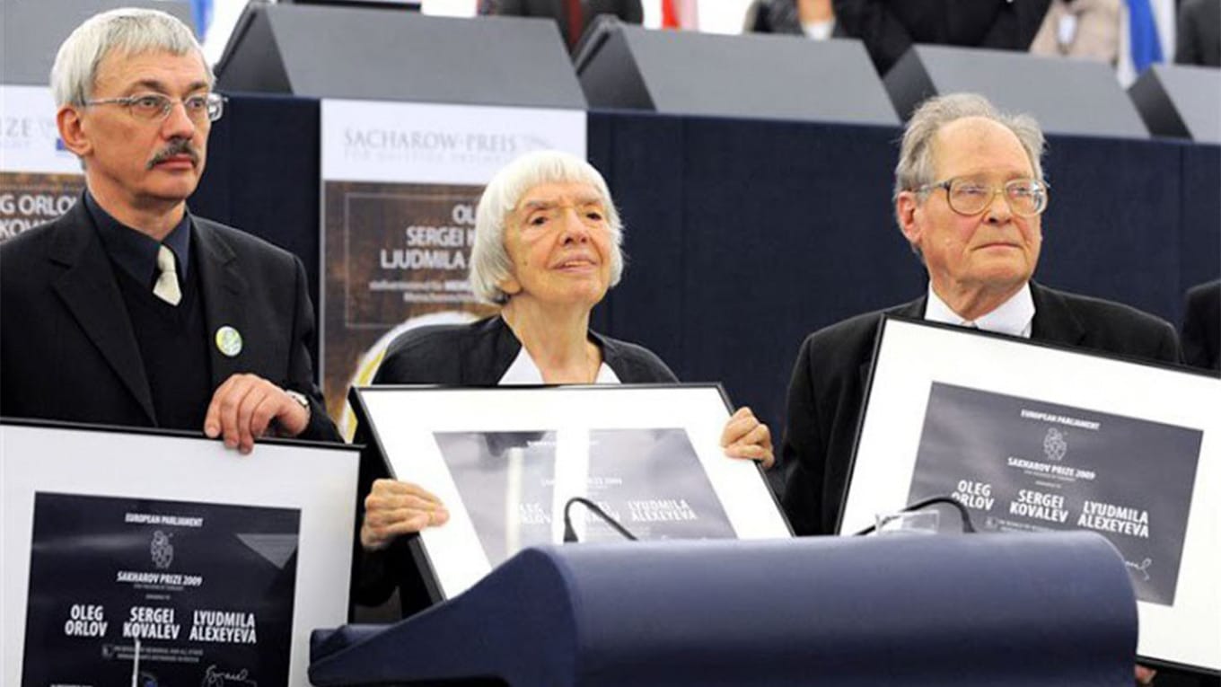 Суд ликвидировал Московскую Хельсинкскую группу — старейшую правозащитную организацию России