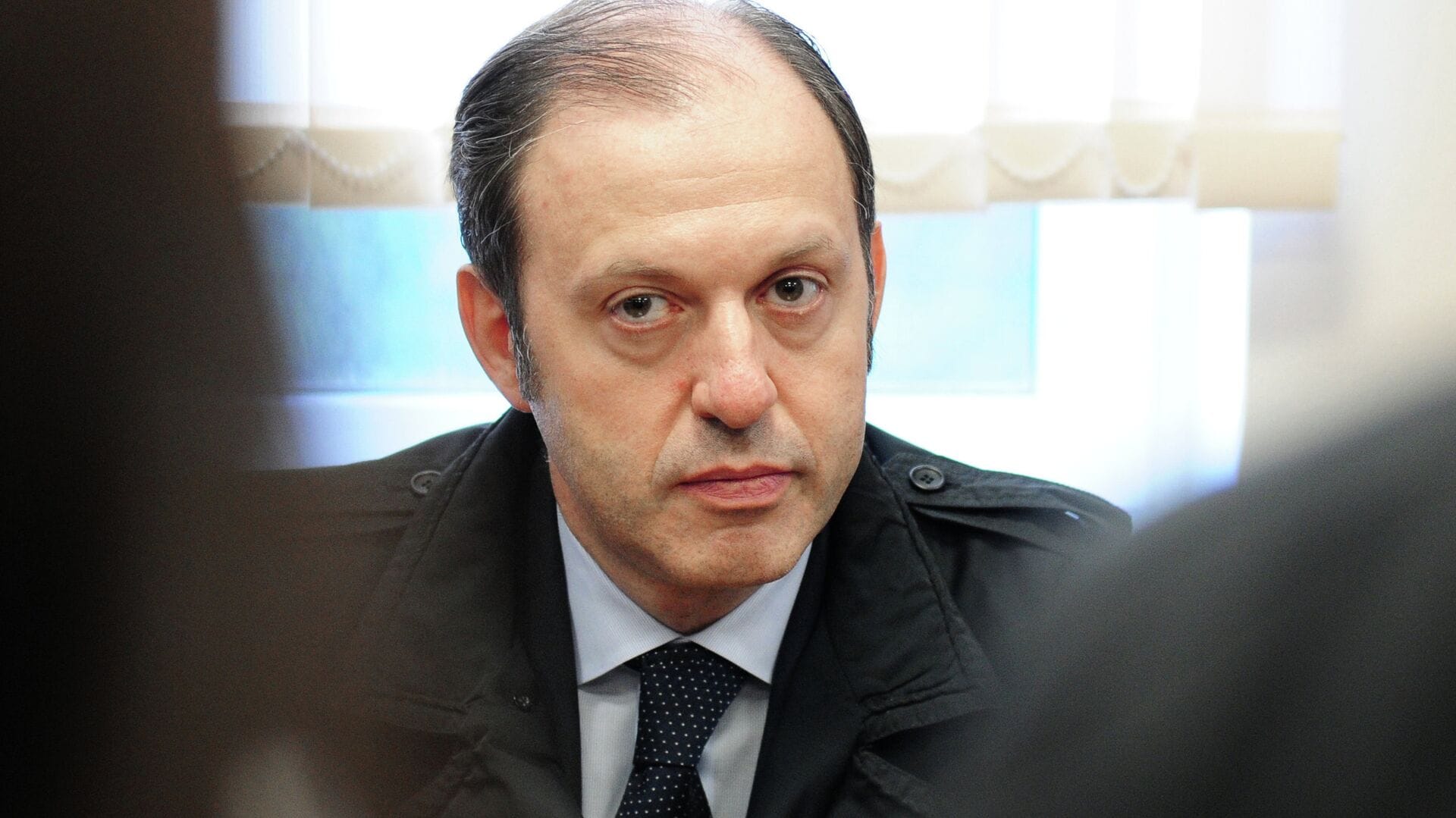 Экс-замглавы Росприроднадзора Митволя экстренно перевели в тюремную больницу. Он заболел в холодной камере, без унитаза и горячей воды