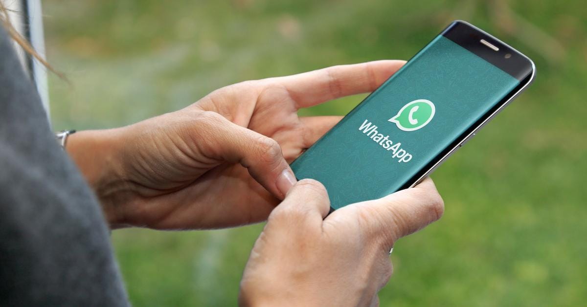 Учителям из российских регионов стали запрещать использовать WhatsApp