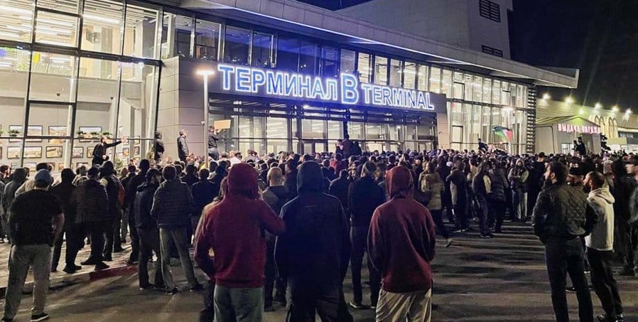 В Госдепе заявили, что антисемитская акция в аэропорту Махачкалы была «похожа на погром»