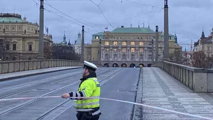 Неизвестный открыл стрельбу в Карловом университете в Праге. Есть убитые и раненые