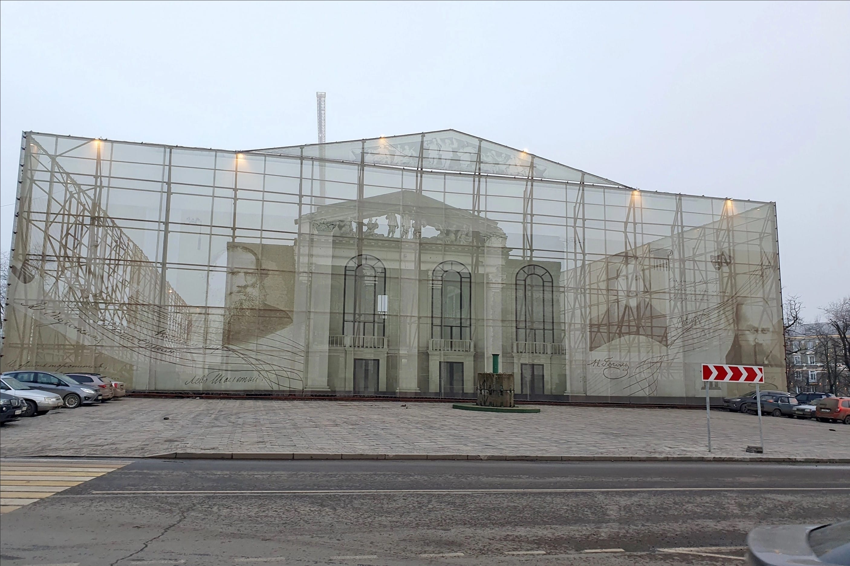 Программа «Время» рассказала, как немецкий журналист похвалил восстановление Мариуполя. Большую часть его рассказа предпочли не заметить