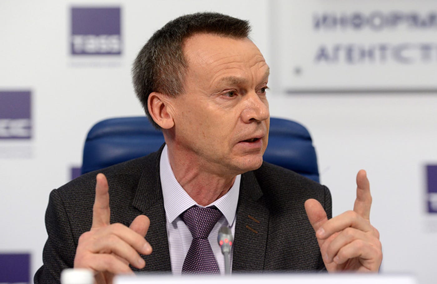 Ректор РГГУ Александр Безбородов уходит в отставку до истечения контракта