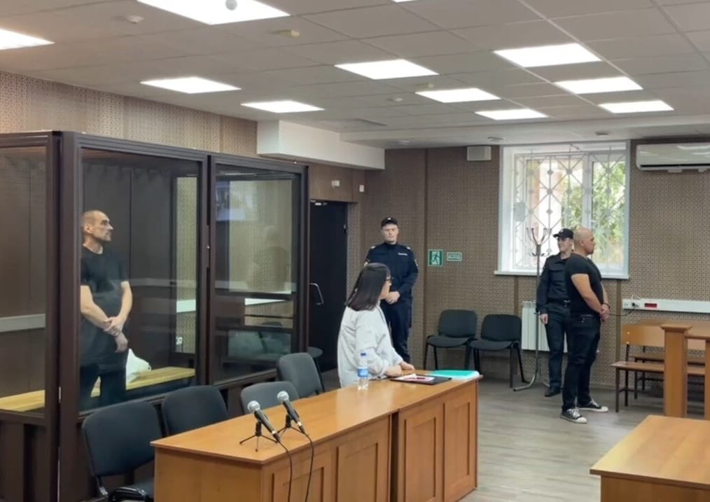 Жителя Красноярского края приговорили к 14 годам заключения за расклейку листовок легиона «Свобода России» и намерение поджечь релейный шкаф