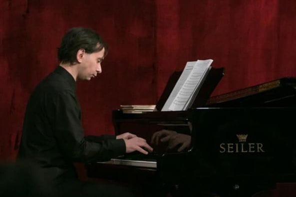 Власти выдали тело погибшего в СИЗО пианиста Павла Кушнира