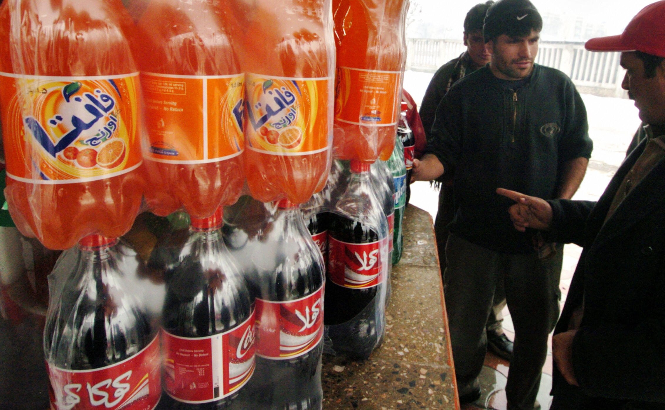 Россия договорилась с «Талибаном» о закупках Coca-Cola и энергетиков