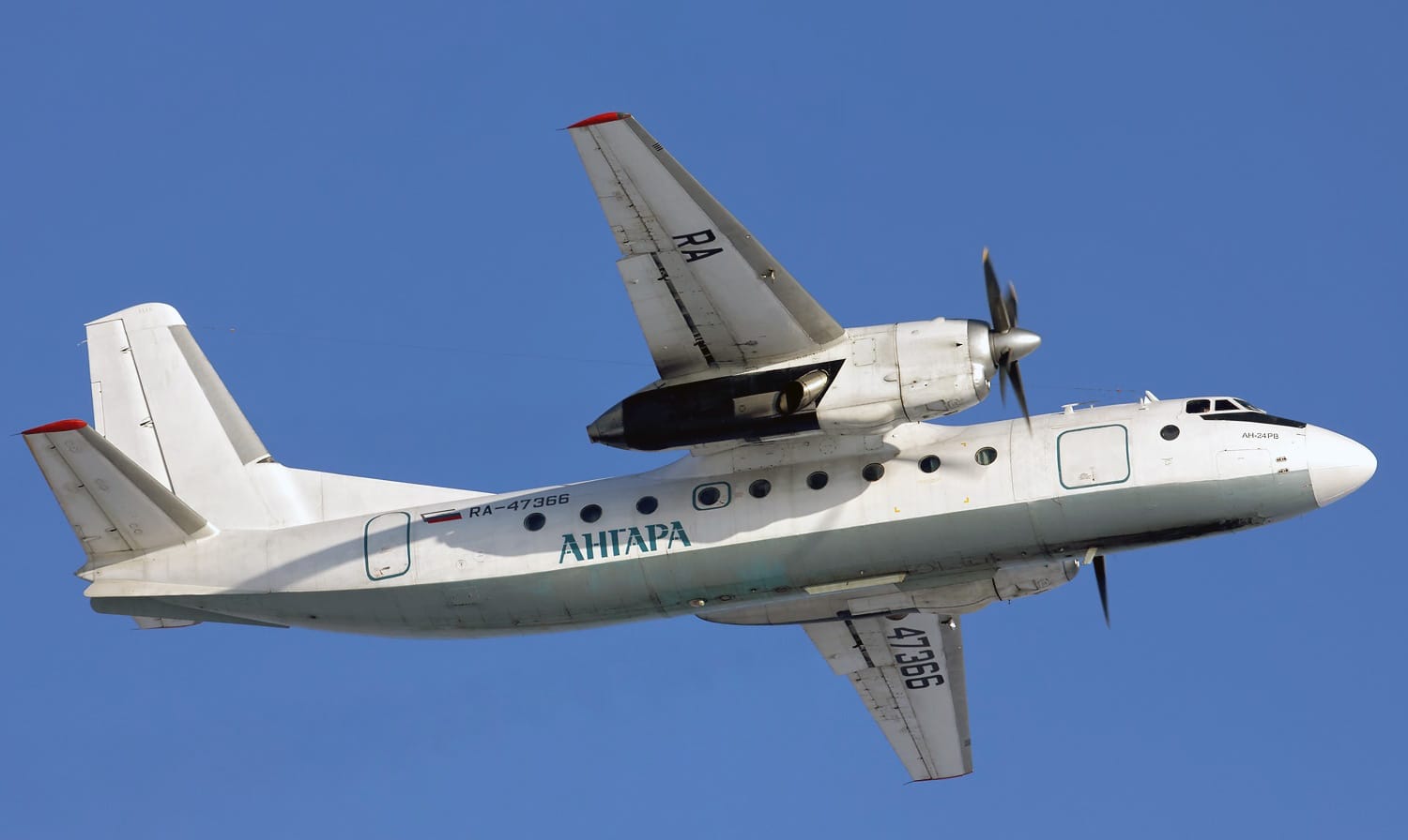 В Амурской области разбился пассажирский самолет Ан-24. На борту находилось 49 человек