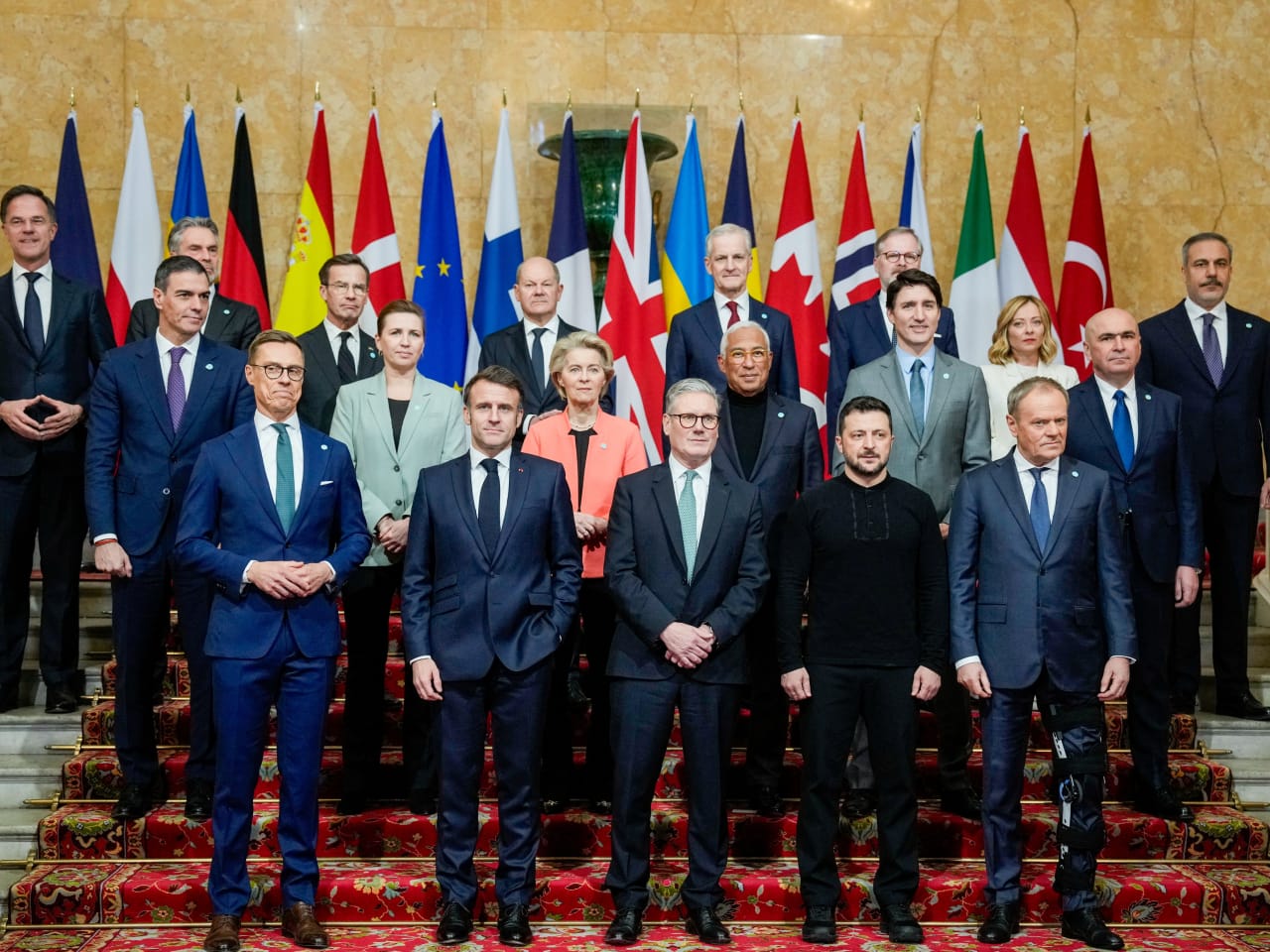 Европейские лидеры и Зеленский проведут переговоры с Трампом перед его встречей с Путиным — Reuters