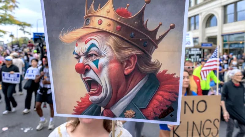 Трамп пообещал гражданам США по $2000 из денег, заработанных на пошлинах на импорт. Большую часть этих пошлин платят американские импортеры