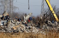 Разбор завалов ПТУ №19 в Макеевке после обстрела 