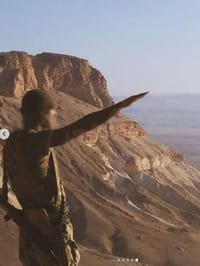 Ян Петровский в Сирии недалеко от базы дислоцирования ЧВК Вагнер 