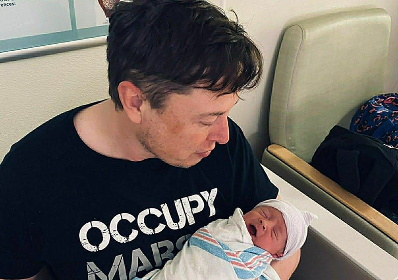 Граймс и Илон Маск объяснили, почему назвали сына X Æ A-12