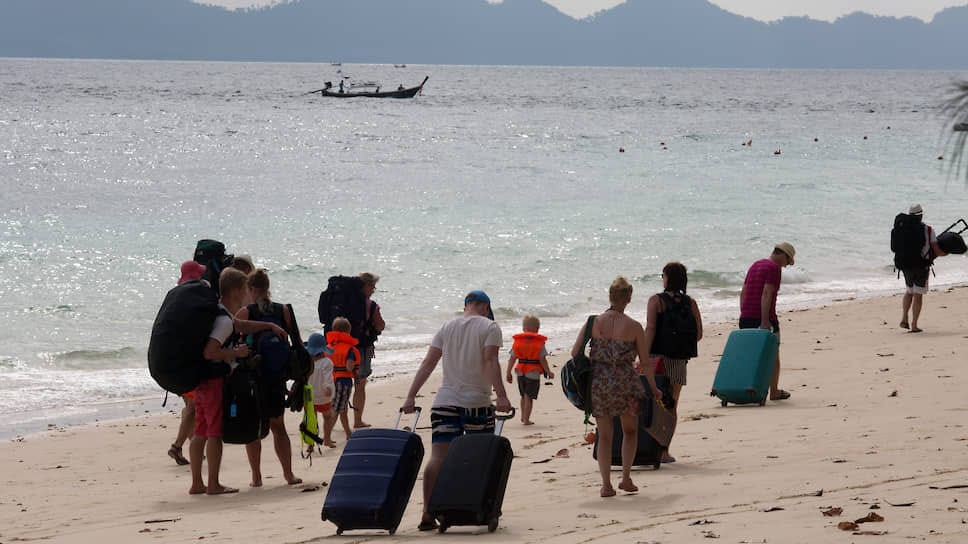 "Нас даже не пустили в аэропорт. А из посольства так никто и не связался" - застрявшая в Индии российская туристка