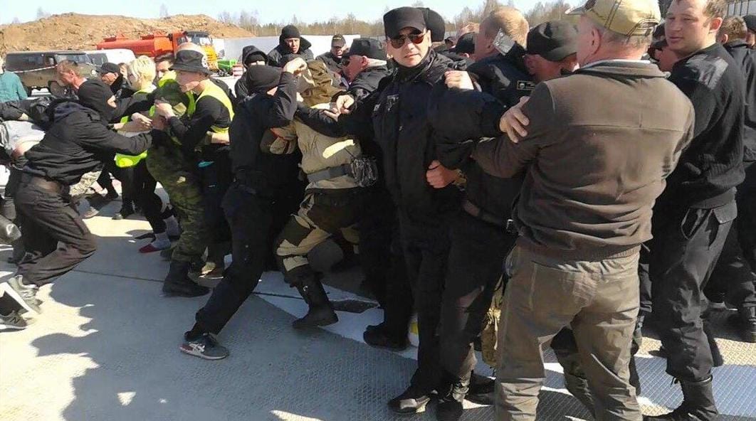 Мусор против людей. В Шиесе продолжают строить свалку, несмотря на обещания Путина