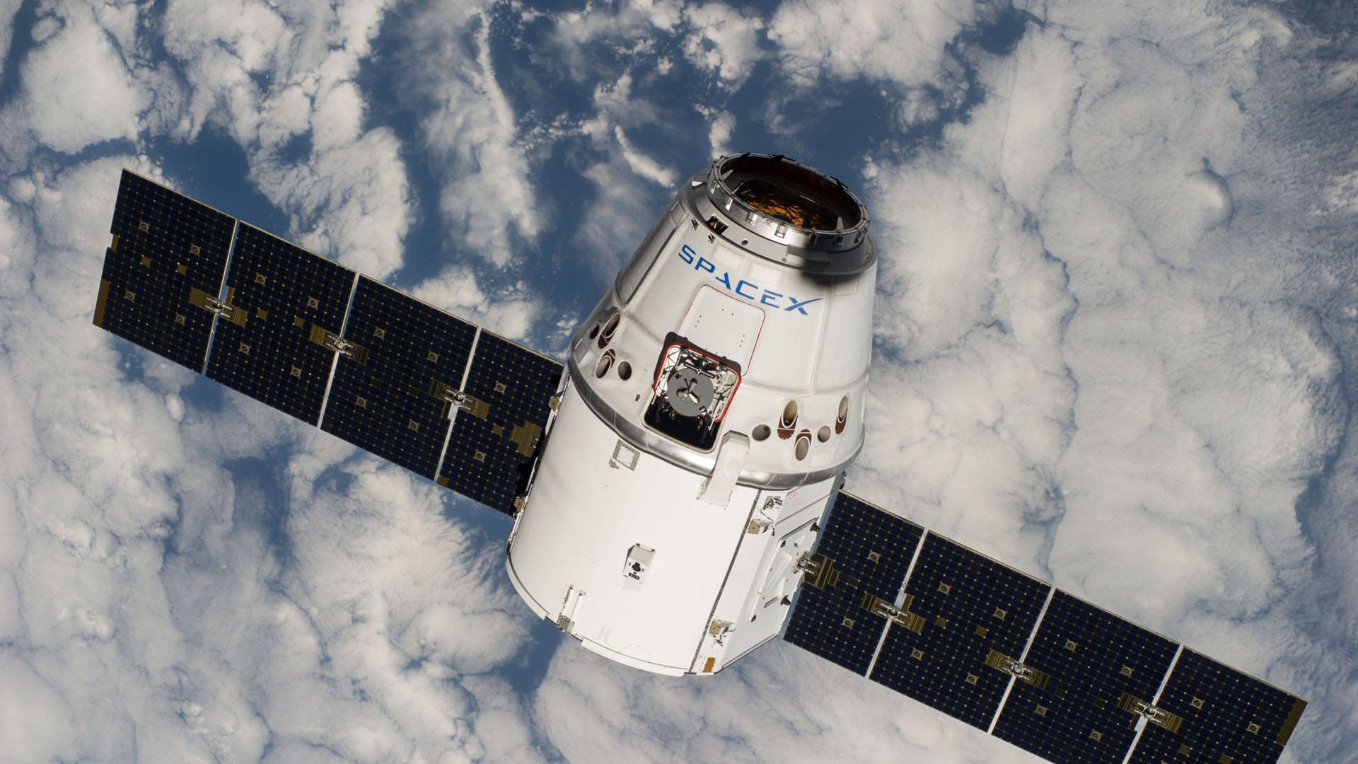 NASA отложила полет корабля SpaceX Dragon из-за плесени